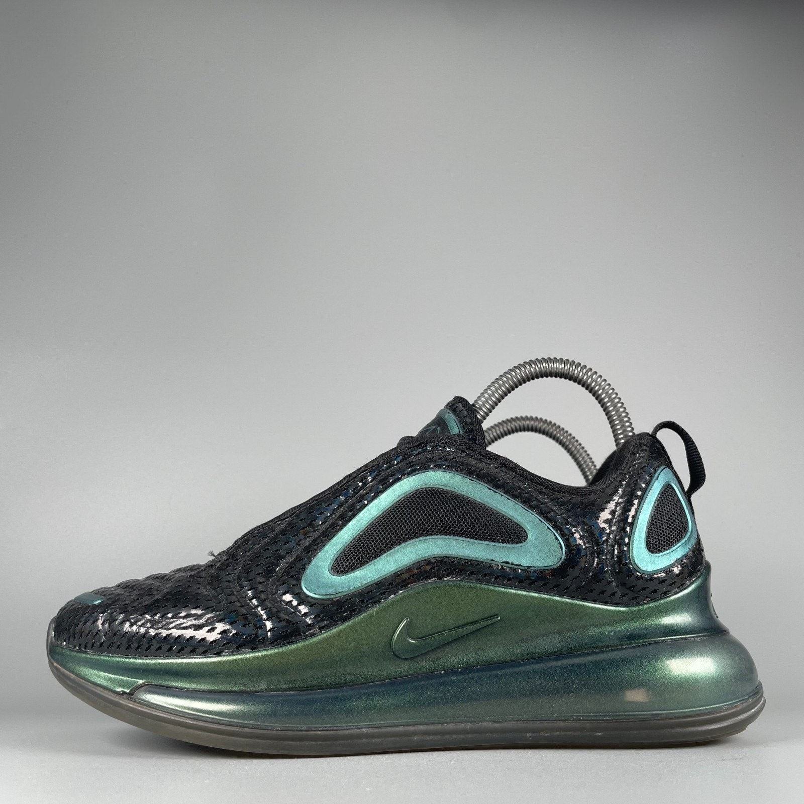 Size 6y Women's 7.5 Nike Air Max 720 Gs Throwback Future Athletic Sneakers Shoes